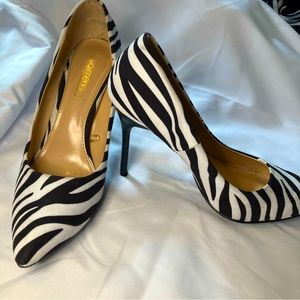 Eva Mendes New York & Company Zebra 4” Pump High Heels